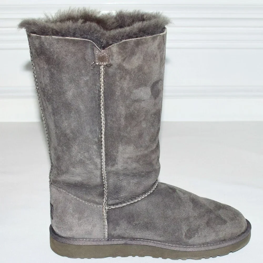 UGG Like New! Bailey Button Triplet Grey Sheepskin Boots - Size 5